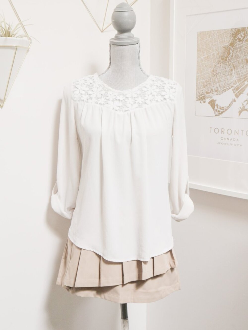 FOCUS Off-White Lace Yoke Bohemian Flowy Top w/ Lace Up Crochet Beaded Back